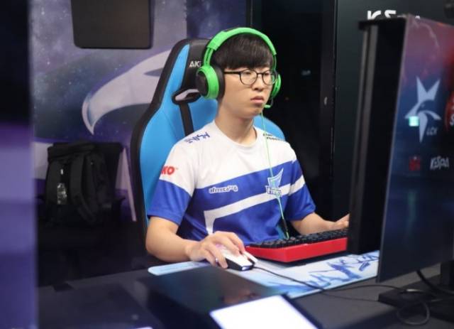 通过这些案 通过这些案